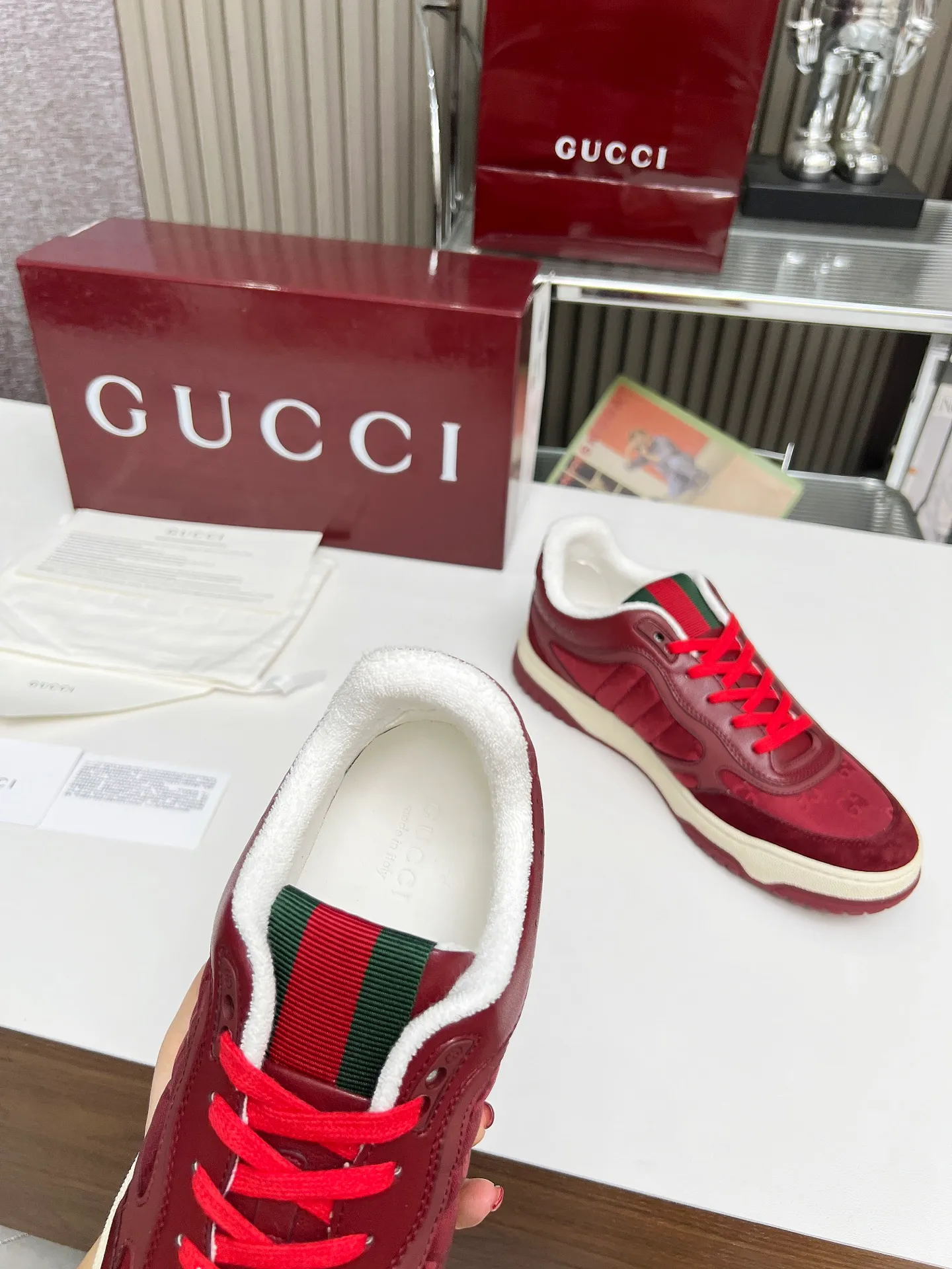 [G Home] P: 600💰 Couple size: Female 35-40. Male 39-44 (45 custom-made) 🆕2025.GUCC Gucci original order quality The latest popular high and low top aged couple sneakers series shipped original purchase development and production, this high and low top sneakers adopt a basketball-style silhouette design, cleverly integrated with hollow panels and distressed effects, showing unique ingenuity. The ingenuity incorporates brand logo details such as interlocking Double G styling accessories and Gucci lettering, a low-key tribute to the brand's design heritage. Exquisite packaging at the delivery counter 🛍📦 ▪️ Fabric: Original customized imported first-layer cowhide ▪️ Inner lining: Imported first-layer cowhide ▪️ Sole: Original molded two-color TPU sole ▪️ Sole thickness: 3cm